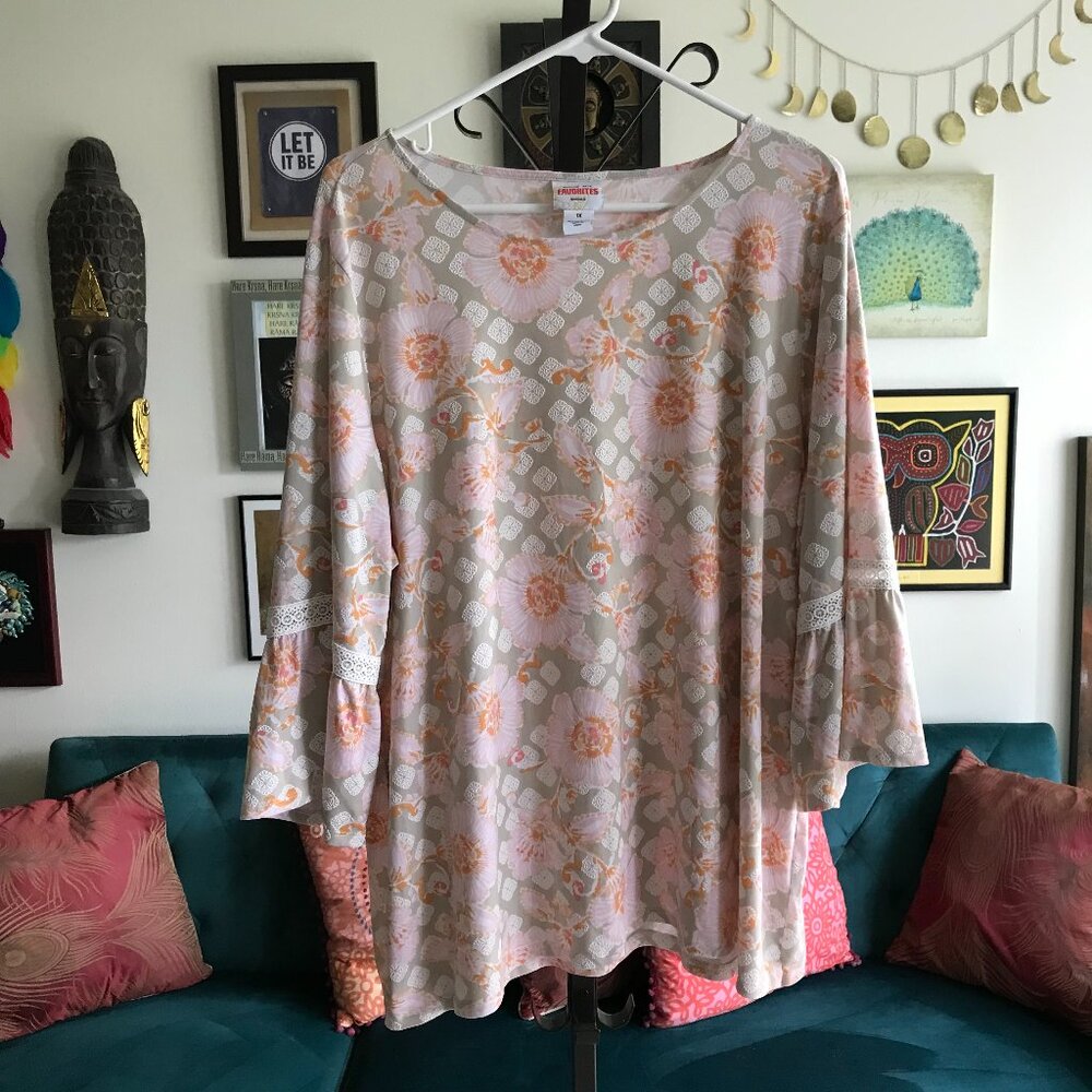 RUBY RD Favorites size 1X Gray Pink & Orange Textured Floral Lace Accent Top